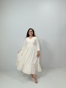 Robe longue blanche brodée à col en V, manches trois-quarts, coupe classique, décontractée, 100 % coton respirant, simple, unie, faite à la main - Product Image 5