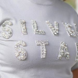 AKA เสื้อสเวตเตอร์แขนสั้นซิลเวอร์สตาร์สำหรับผู้หญิง เสื้อถักปักตัวอักษร พรีเมี่ยม ลำลอง มีสไตล์ - Product Image 2