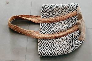 Sacs de plage en jute et coton tressé tendance, grands sacs de shopping avec logo personnalisé, parfaits pour les filles. - Product Image 5