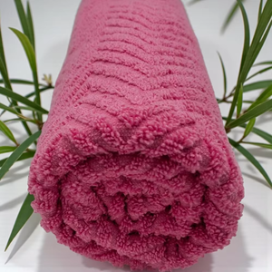 Serviette de bain de luxe pour hôtel et spa, en coton premium, grammage élevé, douce, séchage rapide, vente en gros, fabricant, serviette de bain en tissu éponge rose en rouleau - Product Image 1