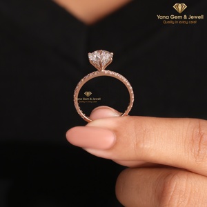 แหวนเพชรทรงกลม 2.00 กะรัต สี D ความสะอาด VVS2 ตัวเรือนทองคำแท้ 14K ประดับเพชร CVD แบบหกหนามเตย ได้รับการรับรองจาก IGI - Product Image 3