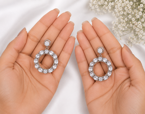 Dernier design Boucles d'oreilles chandelier classiques en argent oxydé avec sertissage clos en topaze blanche Bijoux pour femmes Grossiste Fournisseur - Product Image 6
