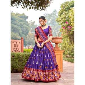 ATRACTIVE TUSSAR ESTAMPADO FORAL DE SEDA CON FOIL WORK BLUSA LEHENGA CON DUPATTA MORADO - Product Image 1