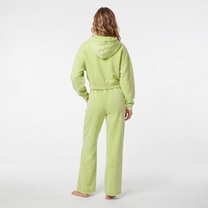 Conjunto de dos piezas para mujer, muy vendido, con sudadera corta con cremallera completa y hombros caídos, y pantalones jogger de pierna ancha, diseño de logotipo personalizado. - Product Image 4