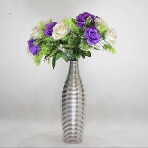 Jarrón de Metal Contemporáneo para Decoración, con Acabado Artesanal Portátil que Realza la Presentación del Hogar y el Uso Diario - Product Image 1