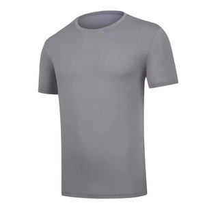 เสื้อยืดคอกลมแขนสั้นผู้ชาย OEM ผลิตตามสั่ง ผ้าฝ้าย 100% โลโก้สองสีด้านหน้า สวมใส่สบาย ระบายอากาศได้ดี แห้งเร็ว เหมาะสำหรับออกกำลังกาย - Product Image 5