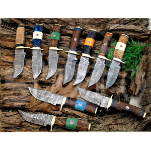 Couteaux de chasse Damas à prix réduit, couteau à lame fixe forgé, couteau de camping avec manche personnalisé en bois et laiton pour les détaillants - Product Image 1