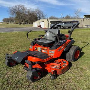 Cortadora de Césped Kubota ZD326 con Giro Cero, Motor Diésel de 24.8 HP, Plataforma de Corte Profesional de 60 Pulgadas, Caja de Cambios Hidráulica Avanzada - Product Image 4