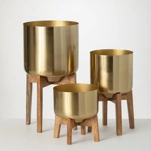 Ensemble de pots de fleurs traditionnels en acier doré avec support en bois, porte-plantes décoratif d'intérieur durable, jardinières faites à la main - Product Image 1