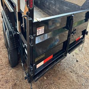 Remorque à benne basculante robuste de 7 tonnes (14 000 lb) pour usage agricole, idéale pour le déplacement de terre, de roches, de paillis, de foin, de bois de chauffage et de charges lourdes - Product Image 2