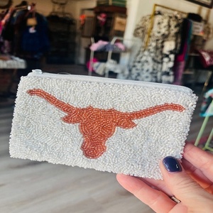 Monedero de Algodón con Cuentas de Vidrio Rectangulares con Tema Deportivo Personalizado, Hecho a Mano con Cuentas Blancas de Georgia - Product Image 4