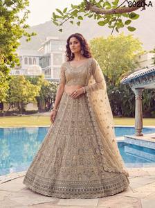 Ensemble de lehenga de mariée rose perlé avec dupatta en dentelle brodée pour femme - Product Image 5