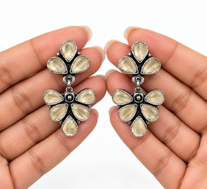 Pendientes Colgantes Florales de Ónix Plateado Oxidado de Latón al por Mayor |   Joyería Artificial Vintage para Fiestas |   OEM ODM Directo de Fábrica - Product Image 3
