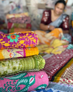 Edredón Kantha de Algodón Indio con Diseño Floral, Manta Kantha Bellamente Elaborada, Cómoda y Elegante, Disponible para Exportación a Granel - Product Image 3