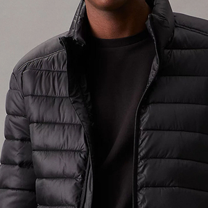 Veste matelassée imperméable légère en polyester sur mesure, coupe classique, col montant, poches zippées à la taille, vêtement d'extérieur d'hiver - Product Image 1