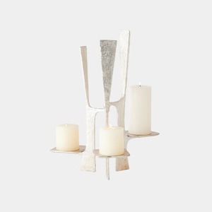Candelabro de Metal de Cinco Brazos Plateado Candle Couture, Decoración Duradera para el Hogar - Product Image 2