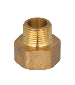 Adaptateur réducteur hexagonal en laiton robuste, raccord fileté industriel pour la réduction de la taille des tuyaux dans les systèmes de fluides - Product Image 1