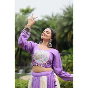 Georgette de imitación tradicional con hilo de lentejuelas pesadas Trabajo bordado Lehenga Choli - Product Image 1