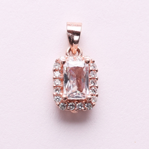Collier pendentif élégant en or rose plaqué avec halo de zircon cubique taille émeraude, bijou tendance pour femme, cadeau d'anniversaire - Product Image 1