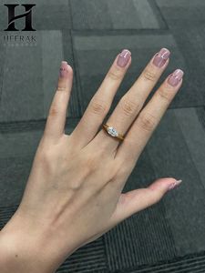 Bague de luxe en or massif avec diamant de laboratoire taille marquise Ouest-Orient, sertie demi-cerclée, solitaire, pour anniversaire - Product Image 5