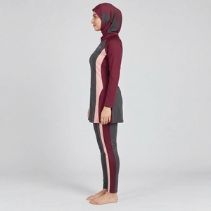 Ensemble Burkini Modeste Personnalisé 3 Pièces pour Femme – Tenue de Plage Micro-Stylée avec Logo Imprimé sur le Devant - Product Image 6