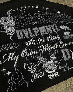 Camiseta Corta Extra Grande de Tela Tejida con Estampado Digital Negro Personalizado para Hombre con Decoraciones de Diamantes de Imitación - Product Image 3