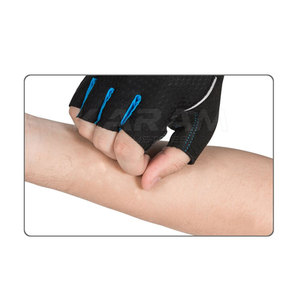 Dernier design de gants demi-doigts en cuir respirant pour l'extérieur, service OEM personnalisé, haute qualité, unisexe, fabriqué au Pakistan - Product Image 3