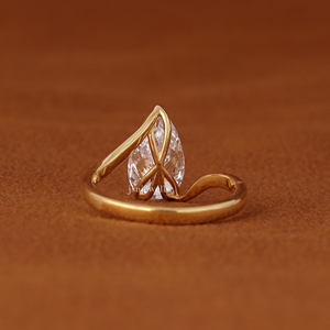Bague de fiançailles en or 14 carats avec diamant de laboratoire taille poire de 2,50 carats, certifiée IGI - Product Image 4