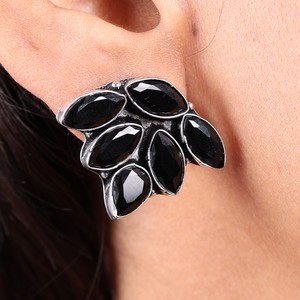 Pendientes de tuerca de plata oxidada y latón con ónix, diseño de hoja, para amantes, joyería de moda para fiesta de mujer, venta al por mayor a granel - Product Image 1