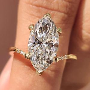 Anillo Solitario de Diamante Corte Marquesa con Banda Delgada Pavé en un Solo Lado, Elegante Anillo de Compromiso de Oro, Joyería Nupcial Moderna - Product Image 1