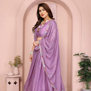 Lehenga festif spécial en georgette évasé avec broderie de bordure riche et élaborée - Product Image 1