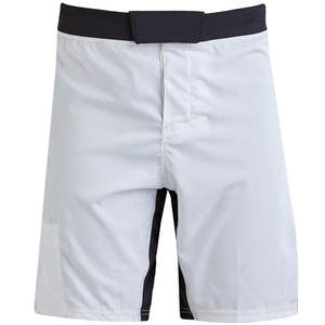 Shorts de combat amples pour hommes, pour la pratique du Muay Thai et du kickboxing, offrant une liberté de mouvement, un confort et des frappes puissantes. - Product Image 6