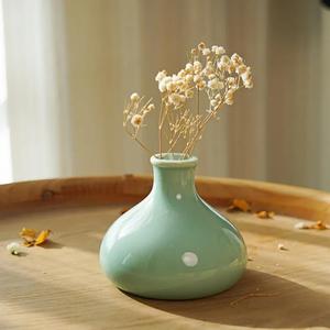 แจกันดอกไม้เซรามิกทรงกลมทันสมัยสีเขียวพาสเทลเงางาม เหมาะสำหรับตกแต่งบ้านบนโต๊ะอย่างมีสไตล์ - Product Image 1