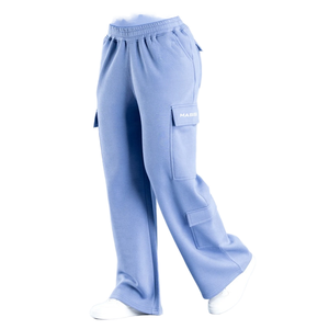 Traje formal a medida: Traje de mezcla de lana con pliegues permanentes definidos que elevan la utilidad de la prenda a un nivel formal para mujeres. - Product Image 2