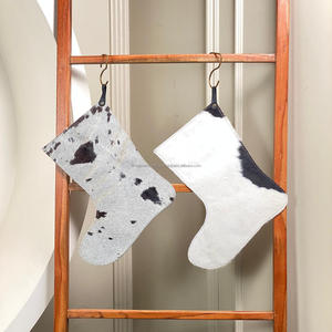2025 nuevo cuero de vaca con tachuelas calcetín de Navidad para árbol de Navidad familiar chimenea colgante y decoración de fiesta bolsa de regalo - Product Image 6