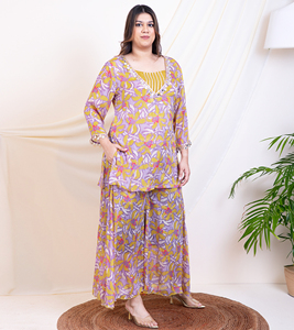 ชุดเซ็ตเสื้อครอปท็อปผ้าไหมผสมลายดอกไม้ DEEBACO พร้อมกางเกงขายาวทรง Palazzo สำหรับผู้หญิงไซส์พลัส สไตล์อินโดเวสเทิร์น | คอวีลึก - Product Image 4