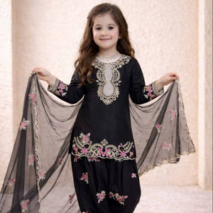 Ensemble Kurti, pantalon et dupatta ethniques pour filles avec broderies – Tenue de fête pour enfants - Product Image 1