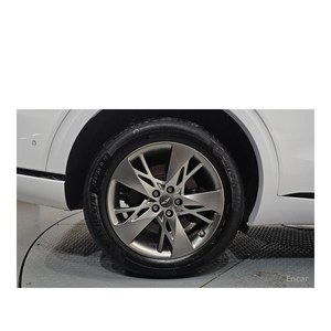 Genesis GV70 2.5T 2024 Gasolina 2WD con 17,274 km, Volante a la Izquierda, Caja de Cambios Automática, Asientos de Cuero, Cámara Trasera - Product Image 4