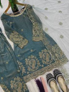 Ensemble indien pakistanais traditionnel en soie turquoise pour femmes, longueur cheville, avec broderie dorée, coupe ample, tenue de mariage - Product Image 4