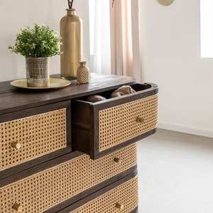 Commode à 4 tiroirs Vandana Ultra Radiant en bois de manguier et cannage - Product Image 2