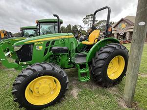 Tracteur agricole John Deeree 5067E 67HP 2WD/4WD avec transmission synchrone, moteur économe en carburant et structure de châssis robuste - Product Image 5