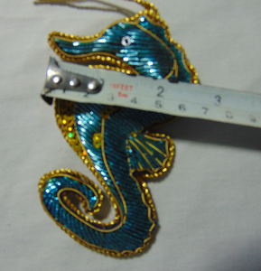 Adorno Navideño Colgante de Acrílico Hecho a Mano con Forma de Caballito de Mar Dorado, Adorno Decorativo de Alta Calidad para Árbol - Product Image 6