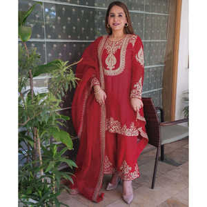 Ensemble de costume de soirée pour femmes avec broderie et paillettes, avec un code élégant pour les occasions - Product Image 1