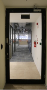 Porte coupe-feu moderne vitrée très demandée pour les hôpitaux, les établissements d'enseignement et les projets commerciaux, disponible au prix d'exportation - Product Image 2