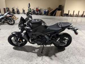 Producto TOP USADO en Perfectas Condiciones 2025 Yamaha MT-09 LISTO PARA CORRER - Product Image 2