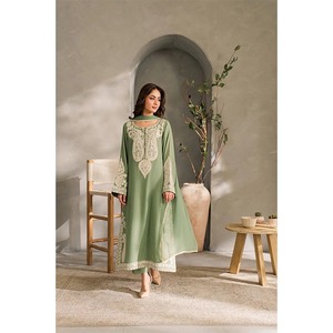 Mirana - Traje de Verano de 3 Piezas con Bordado en el Pecho - Product Image 4