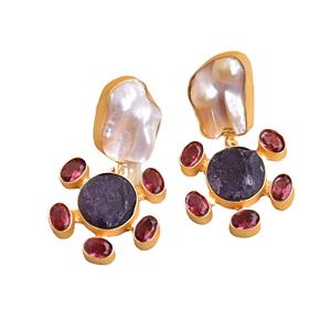 Pendientes de Latón al por Mayor, Diseño de Piedra Natural en Bruto con Perlas, Acabado de Latón Antiguo, Sin Níquel, Duraderos y de Alta Calidad - Product Image 1