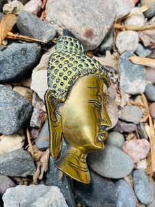 Estatua de Cabeza de Buda de Latón Antiguo, Artesanía Metálica Moderna Hecha a Mano, Tema Cultural, Decoración Artística Duradera para el Hogar, Adorno de Mesa - Product Image 4