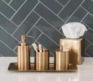 Juego de baño de metal de lujo para interiores con dispensador de jabón y vaso para cepillos de dientes - Product Image 1