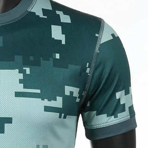 เสื้อยืดแขนสั้นลายพรางสำหรับผู้ชาย ทรงเข้ารูป แห้งเร็ว สปอร์ต คอกลม ผ้าถัก โพลีเอสเตอร์ 100% - Product Image 4
